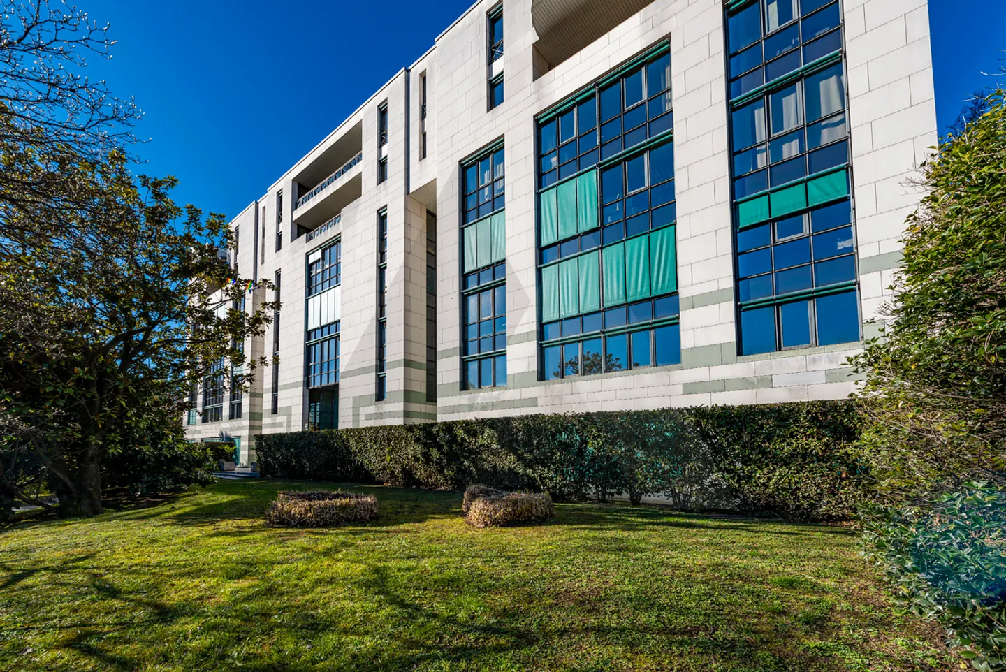 FOUR SPACIOUS OFFICES ON TWO FLOORS WITH PARKING SPACES - Photo 3 of 15