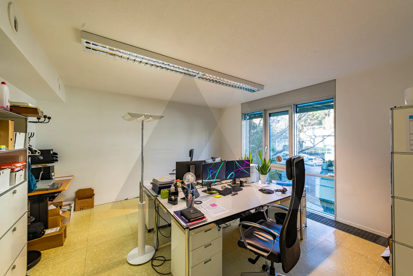 FOUR SPACIOUS OFFICES ON TWO FLOORS WITH PARKING SPACES - Photo 7 of 15