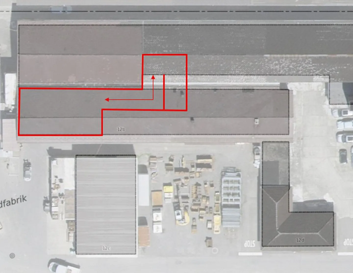 Espace de stockage accessible au rez-de-chaussée avec rampe vers le sous-sol - Photo 5 sur 6