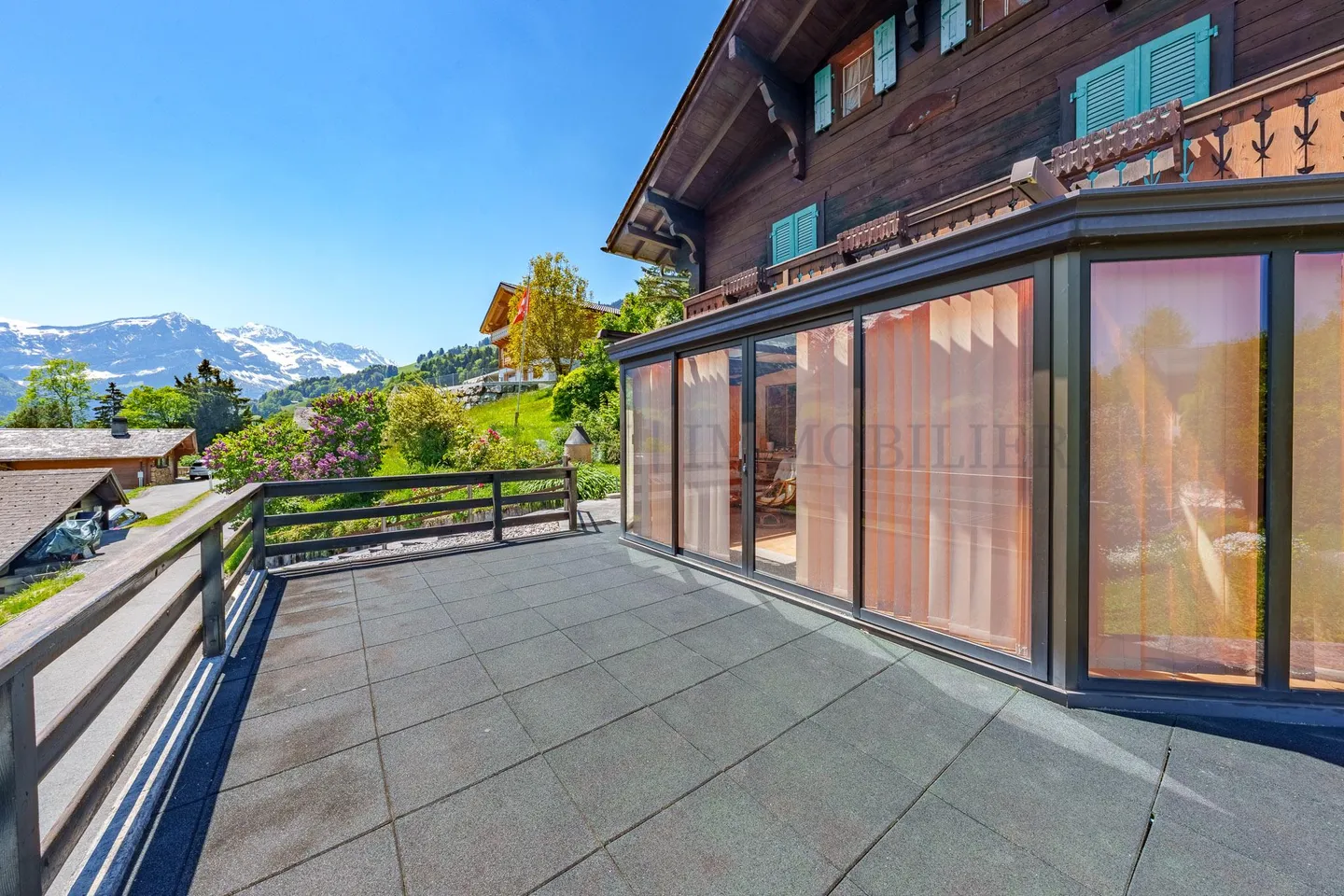 Chalet with panoramic mountain views - Photo 11 of 15