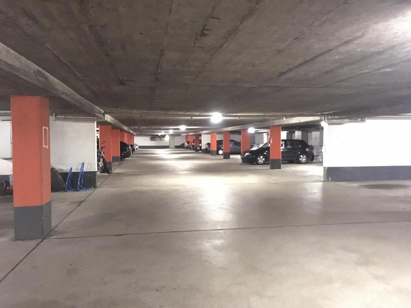 Place de parking couverte à louer - Photo 2 sur 2