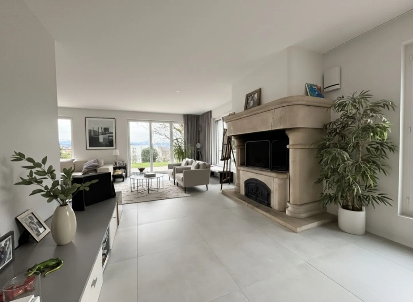 Stunning Villa in Quiet Area - Photo 4 of 13