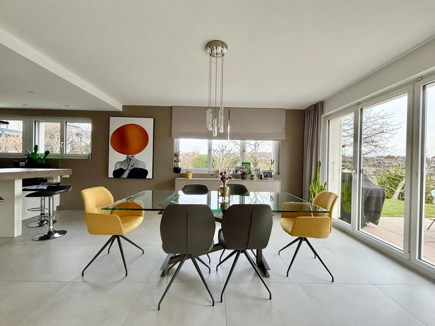 Stunning Villa in Quiet Area - Photo 5 of 13