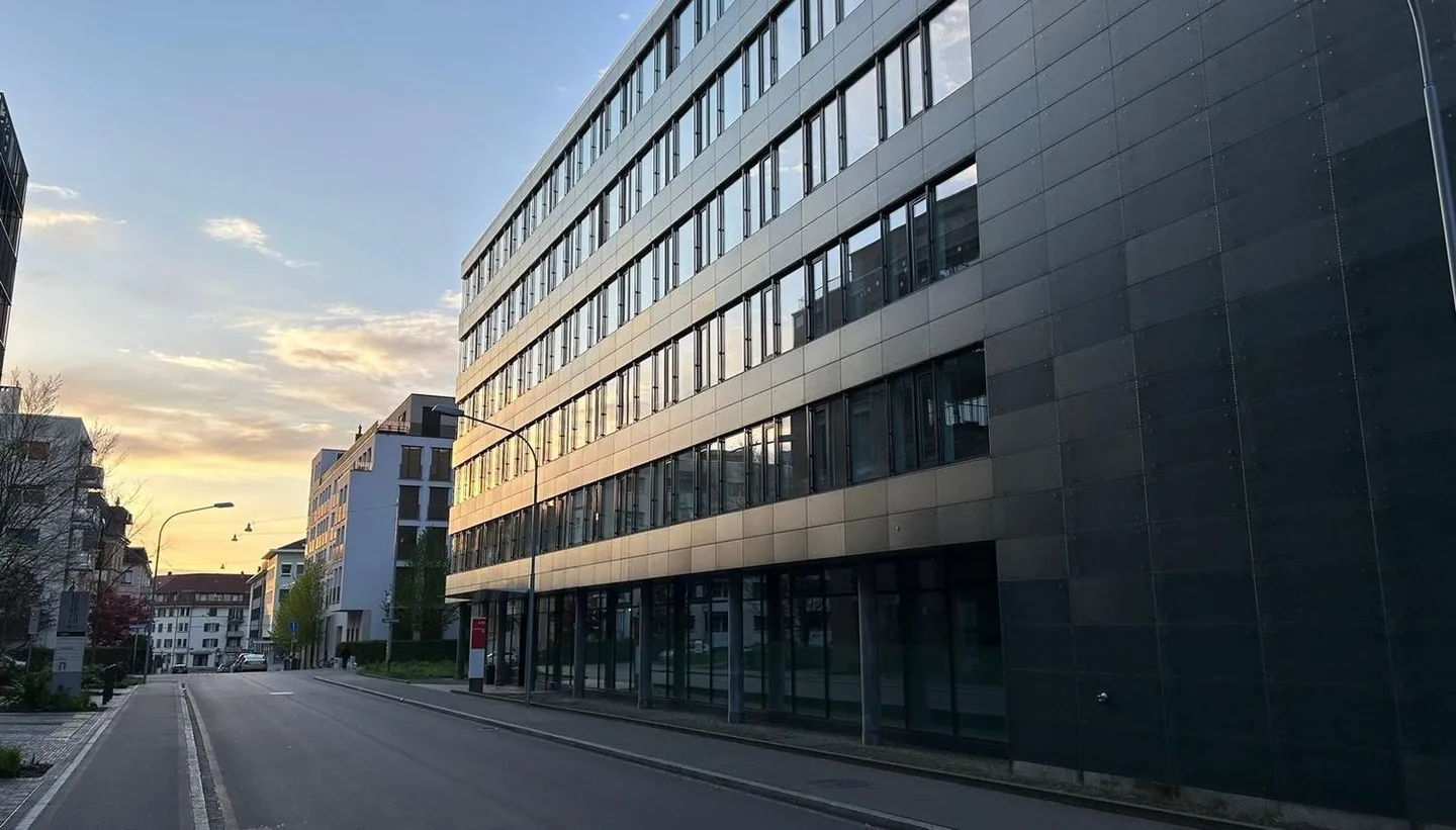 Posti auto con stazione di ricarica E a Oerlikon - Foto 1 di 4