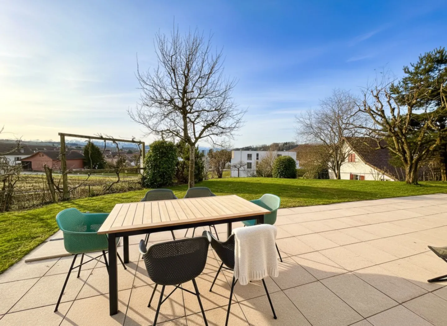 Stunning Villa in Quiet Area - Photo 7 of 13