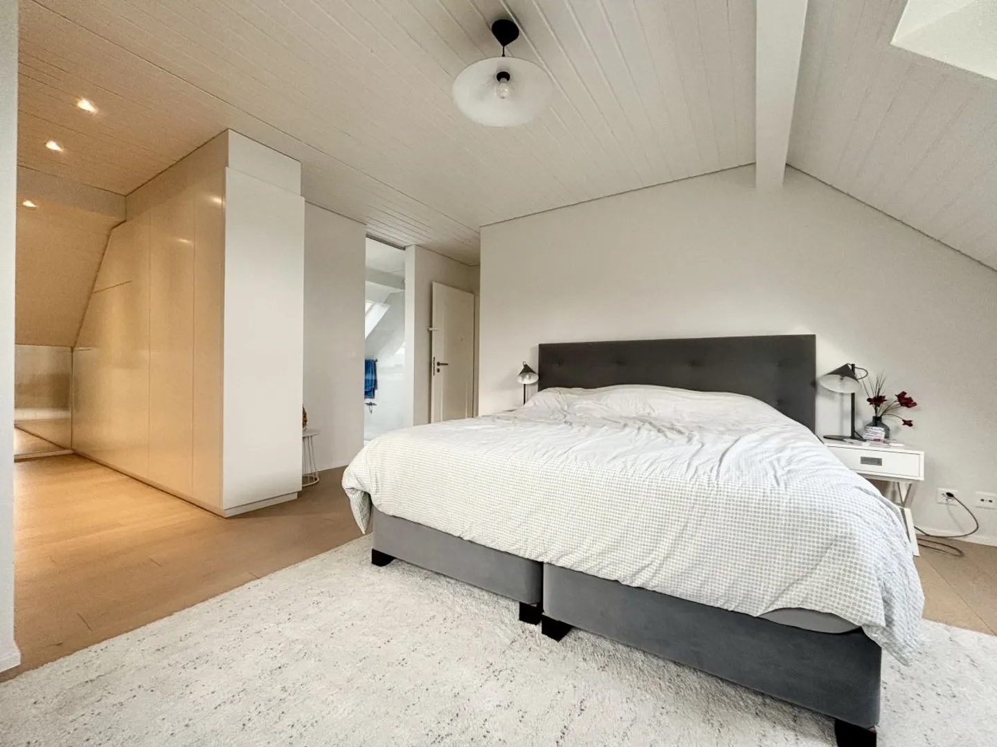 Stunning Villa in Quiet Area - Photo 9 of 13