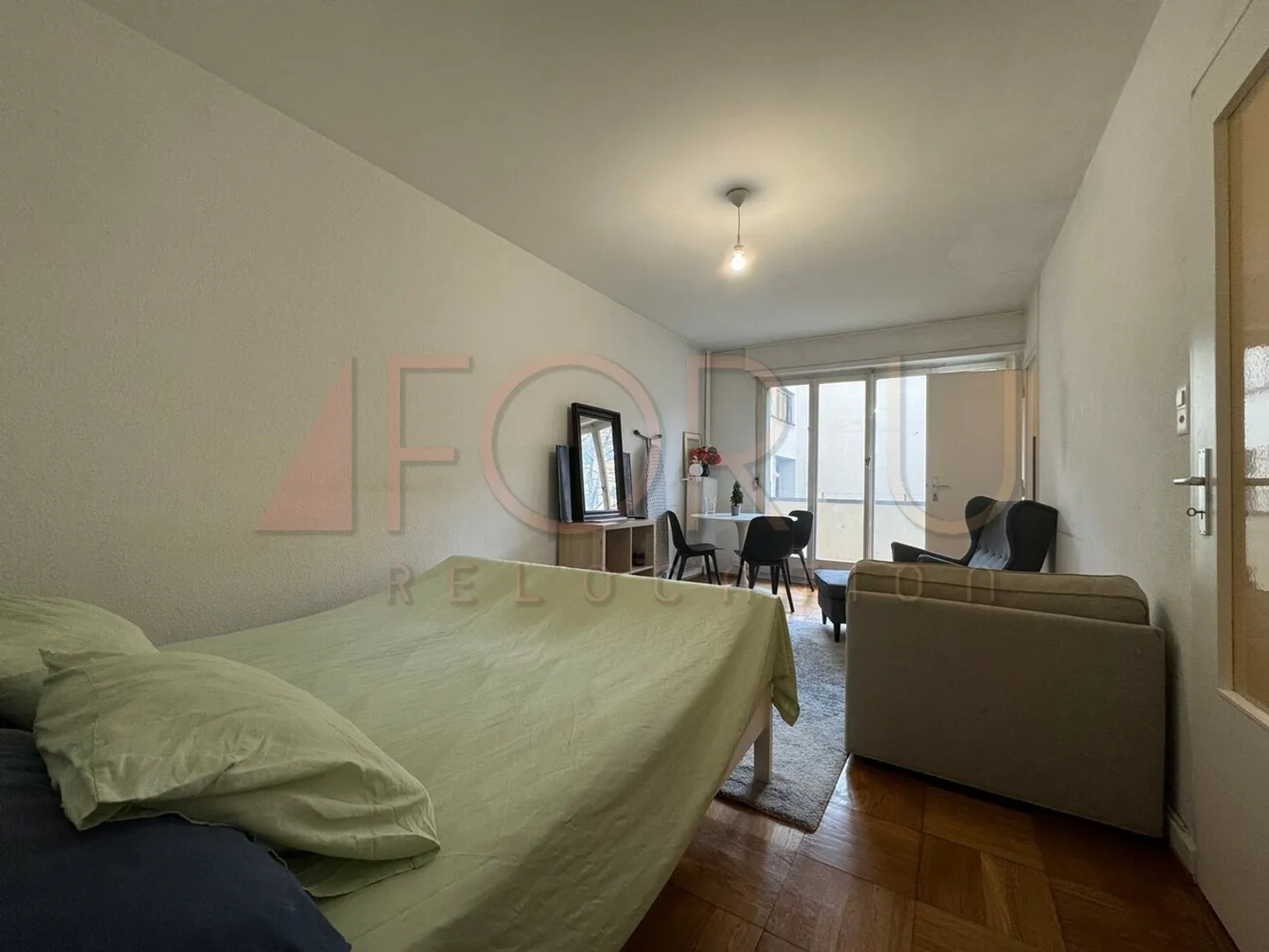 Charming 2-room apartment fully furnished with balcony in Carouge - Photo 3 of 7