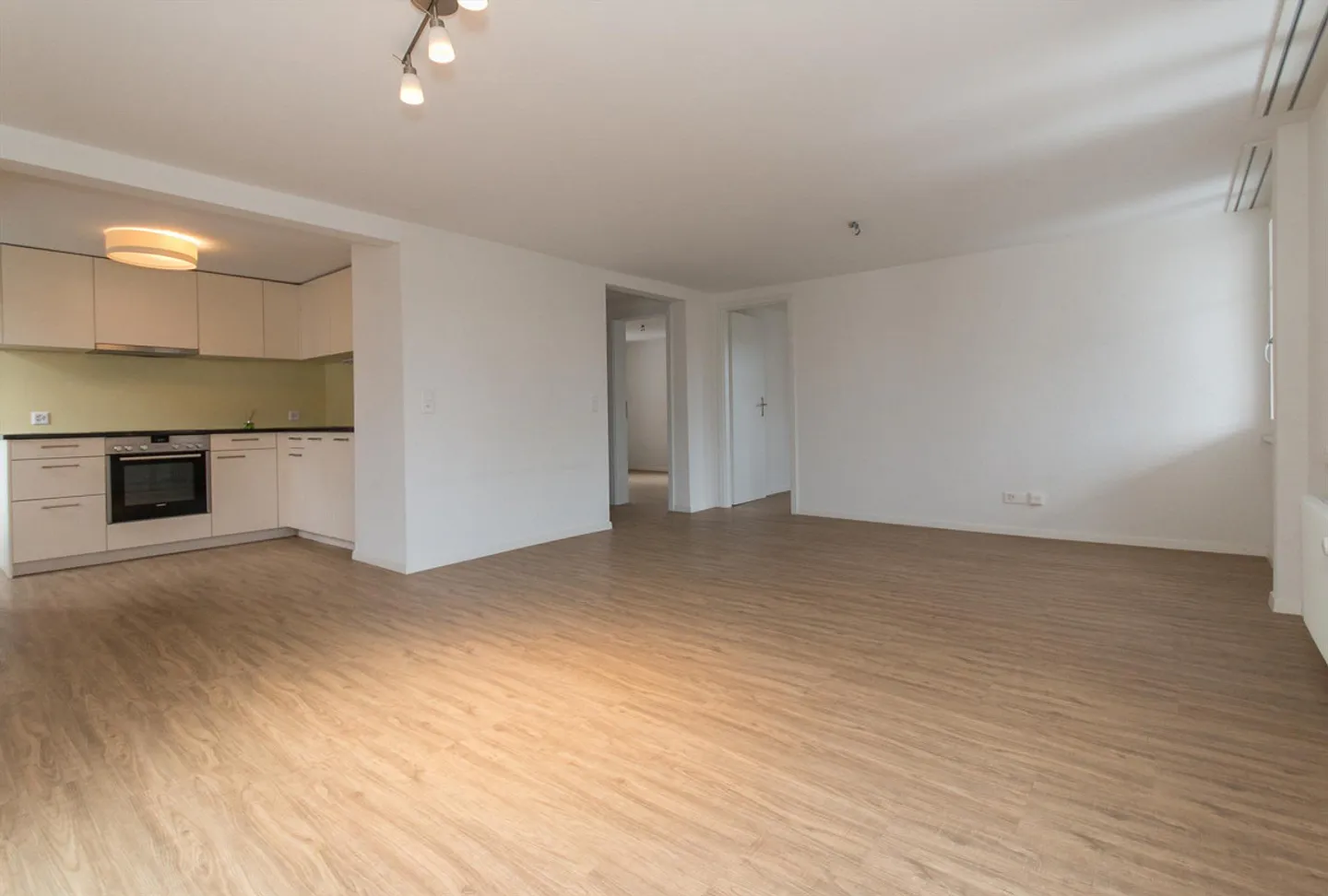 4-room apartment, completely renovated, very central - Photo 7 of 17
