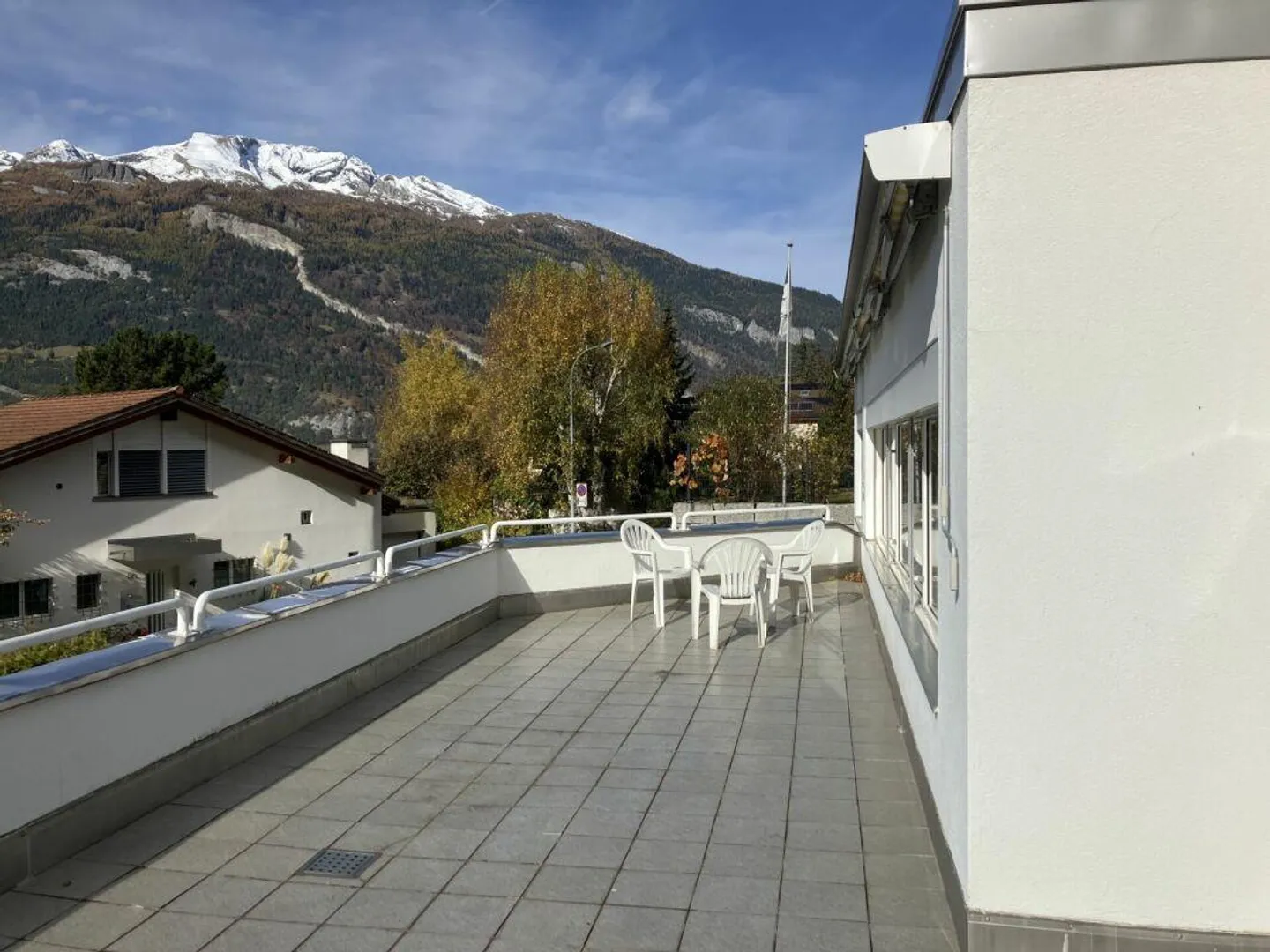 2.5 (3.5) Zi-Hausteil mit Terrasse, Garten und einmaliger Weitsicht - Foto 3 von 7