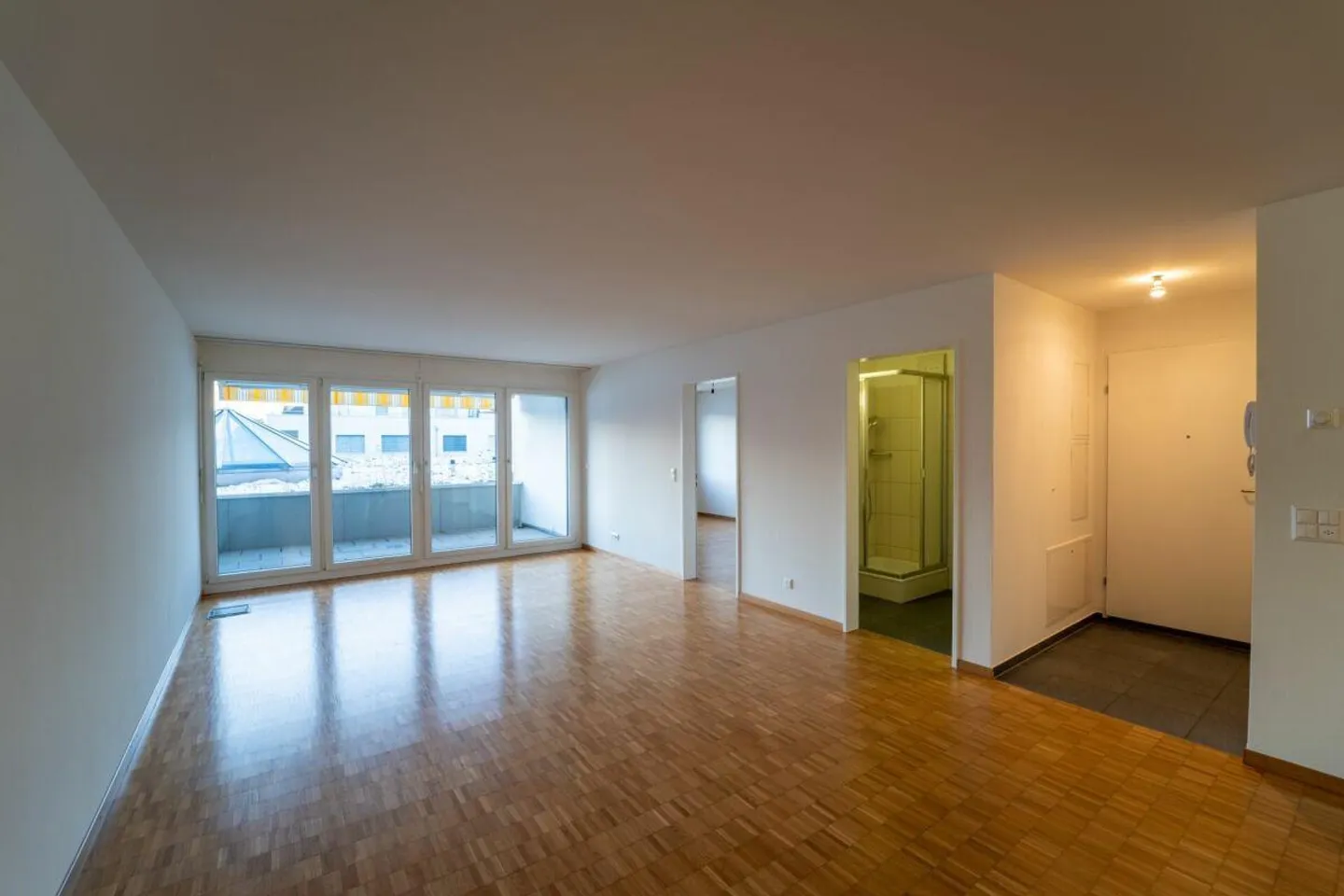 Grosszügige 4.5-Zimmer-Wohnung mit modernem Wohnkomfort - Foto 2 von 11