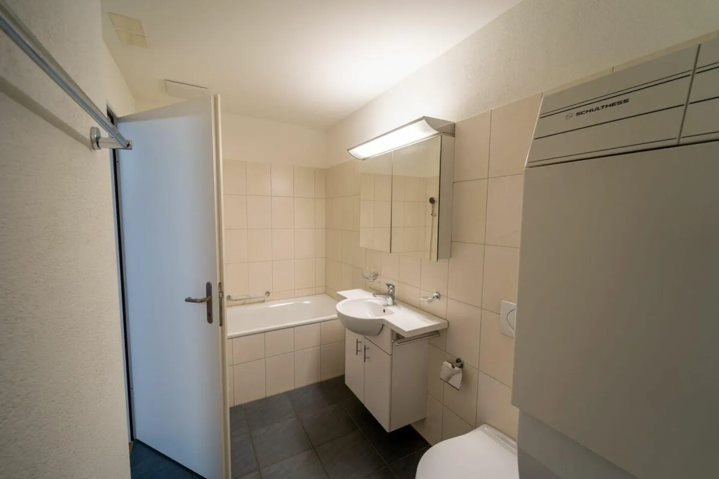 Grosszügige 4.5-Zimmer-Wohnung mit modernem Wohnkomfort - Foto 5 von 11