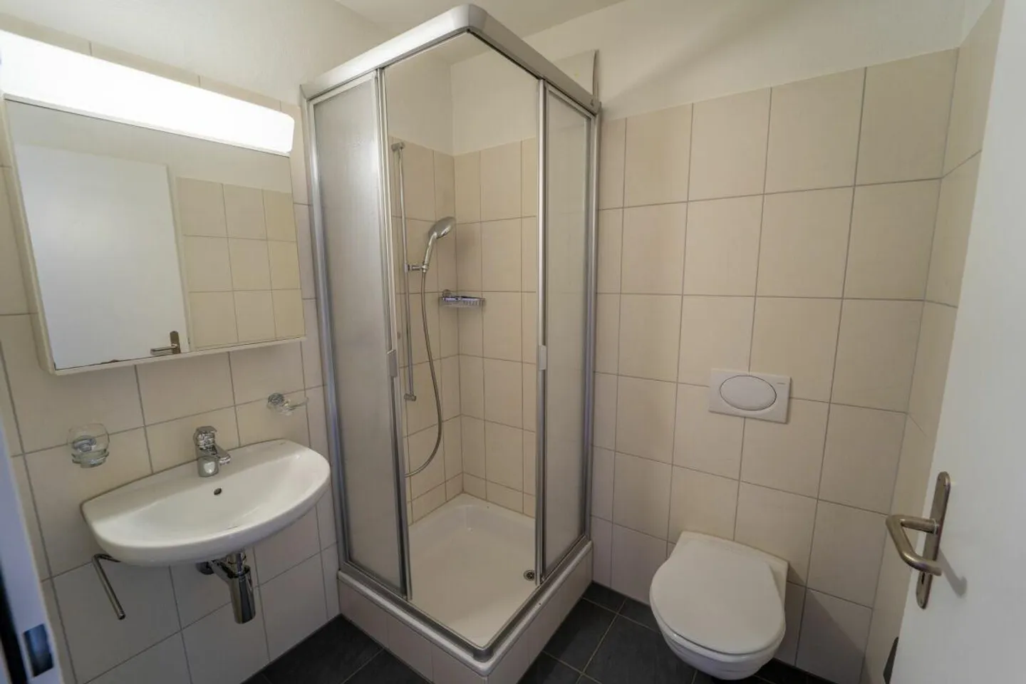 Grosszügige 4.5-Zimmer-Wohnung mit modernem Wohnkomfort - Foto 6 von 11