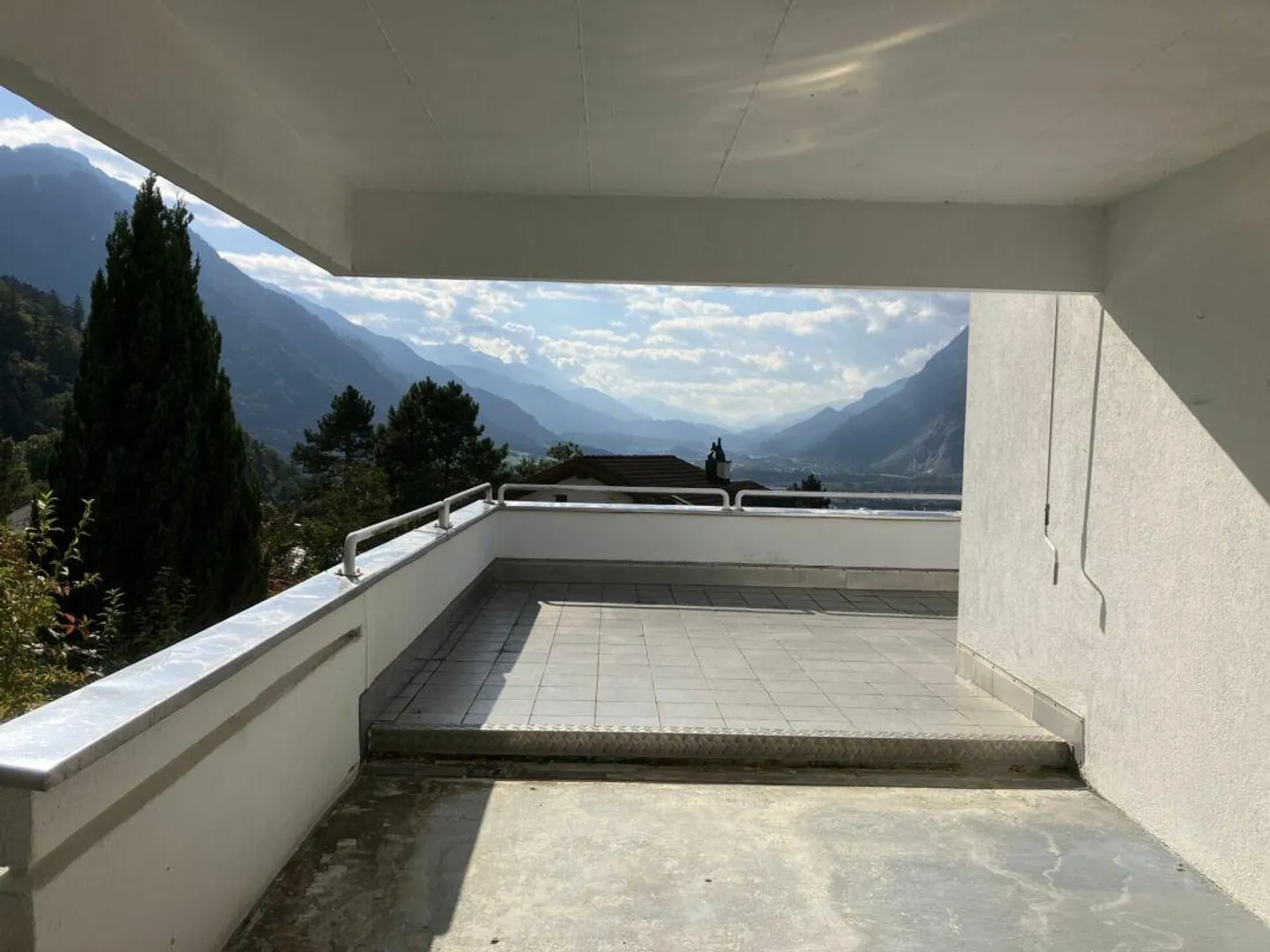 2.5 (3.5) Zi-Hausteil mit Terrasse, Garten und einmaliger Weitsicht - Foto 2 von 7