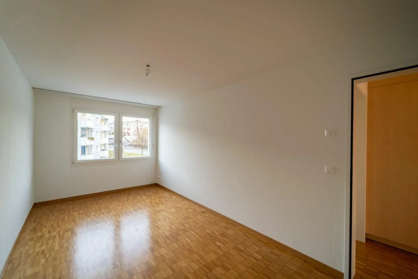 Grosszügige 4.5-Zimmer-Wohnung mit modernem Wohnkomfort - Foto 8 von 11