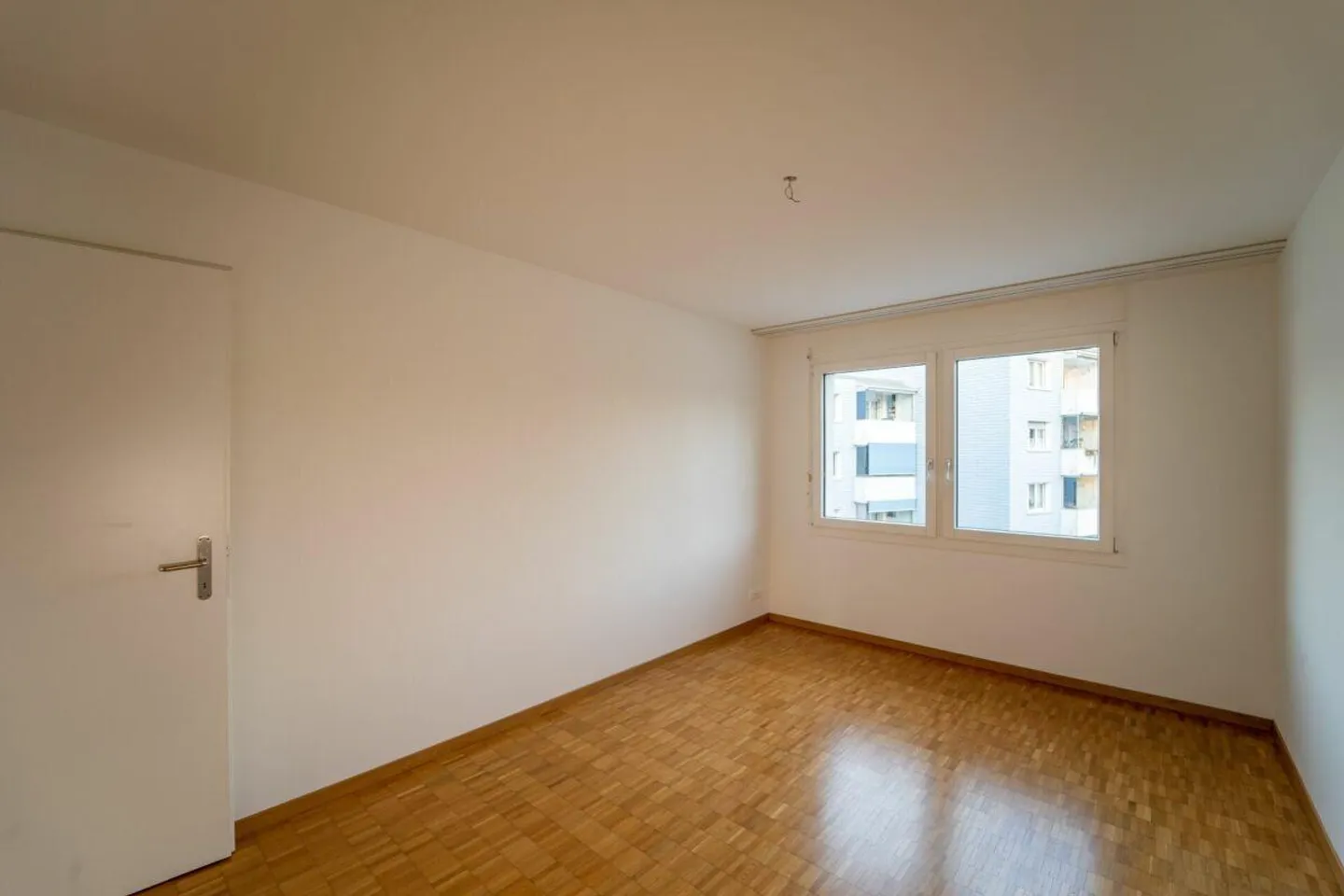 Grosszügige 4.5-Zimmer-Wohnung mit modernem Wohnkomfort - Foto 9 von 11