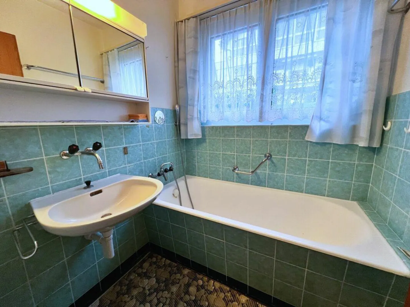 2.5 (3.5) Zi-Hausteil mit Terrasse, Garten und einmaliger Weitsicht - Foto 7 von 7