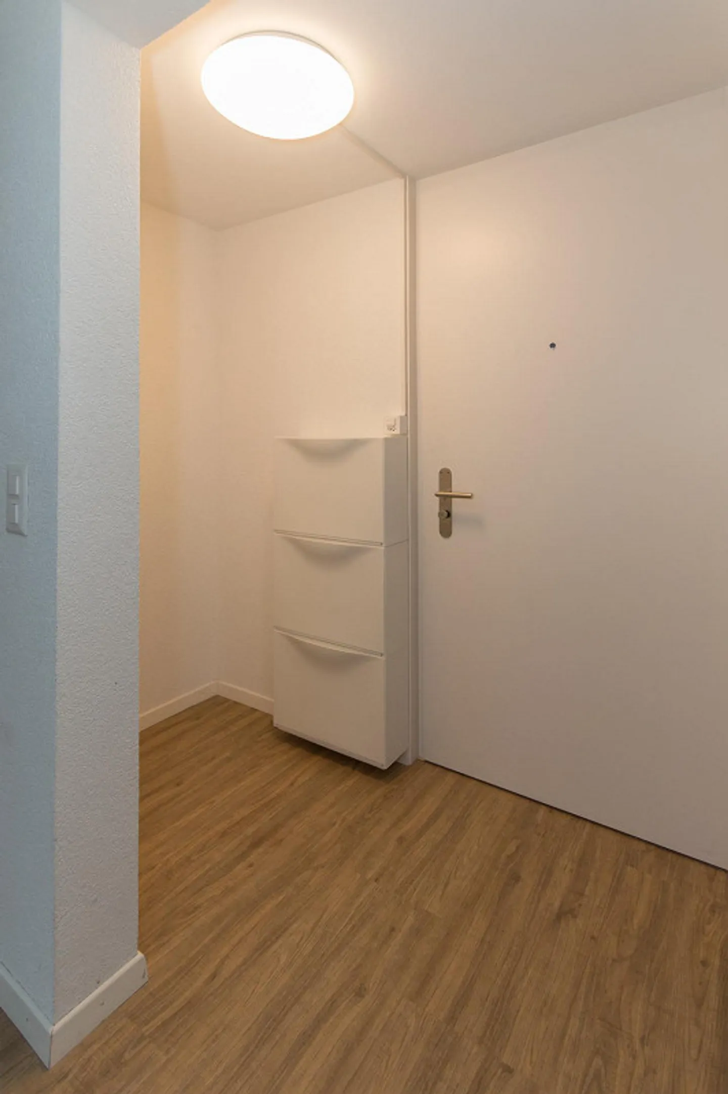4-room apartment, completely renovated, very central - Photo 10 of 17