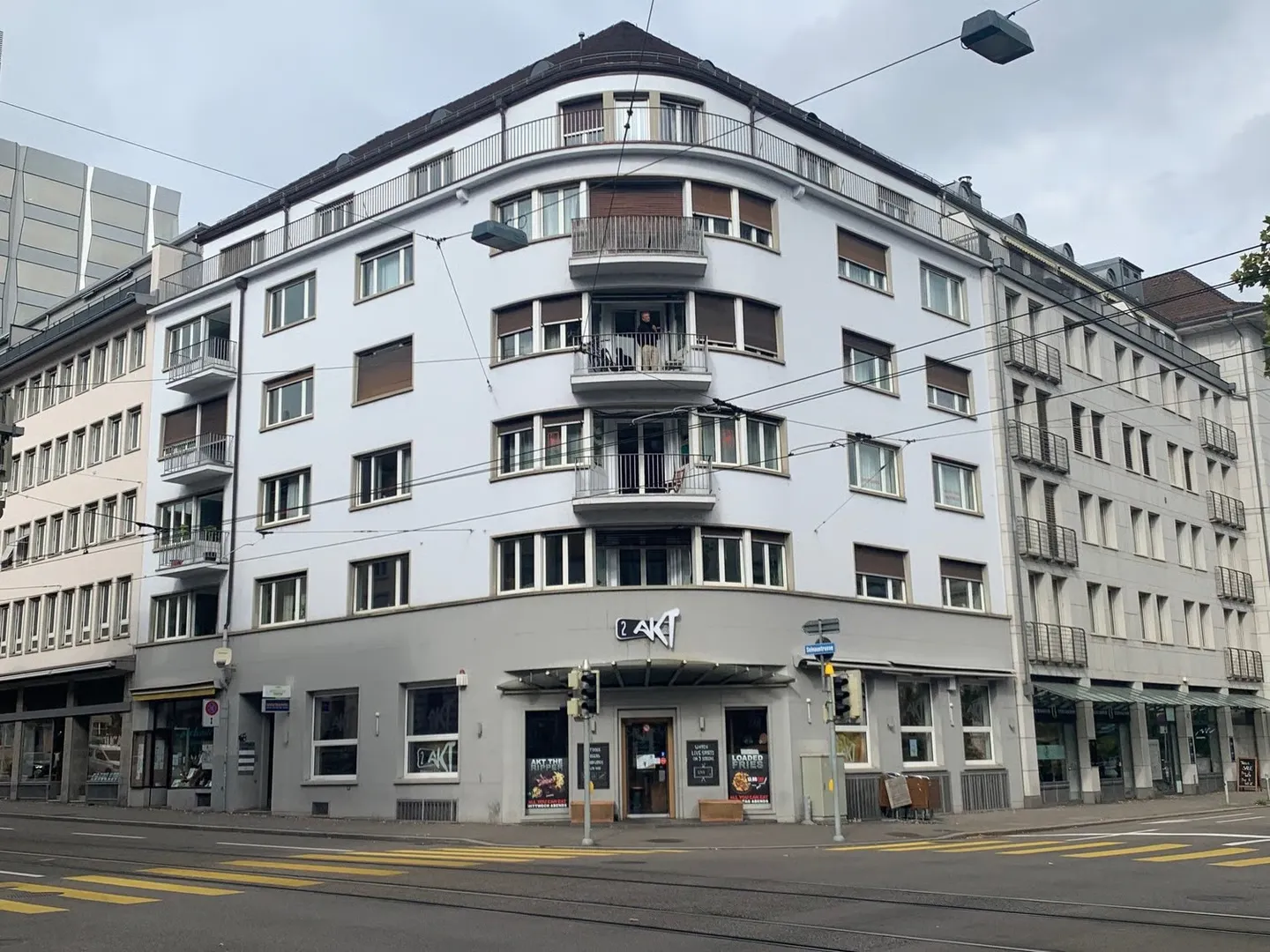 Grosszügige 5-Zimmer-Wohnung an zentraler Lage in Zürich - Foto 1 di 12