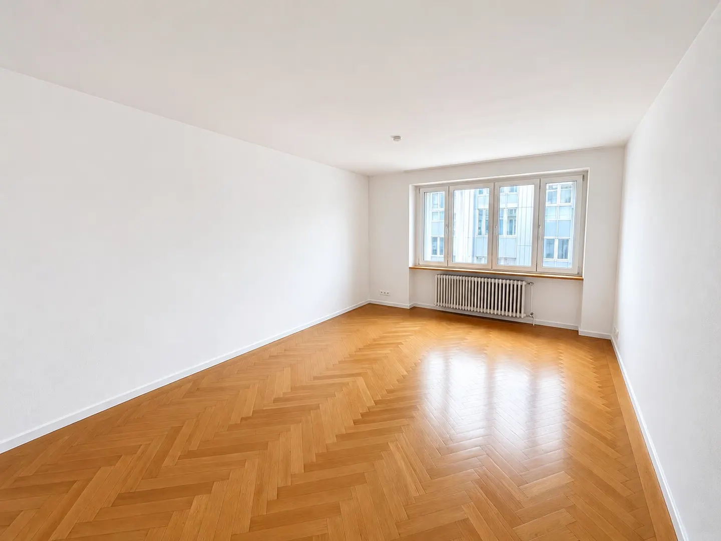 Grosszügige 5-Zimmer-Wohnung an zentraler Lage in Zürich - Foto 8 di 12