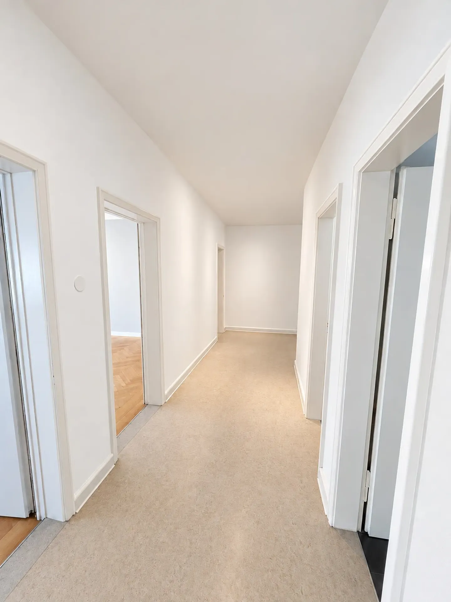 Grosszügige 5-Zimmer-Wohnung an zentraler Lage in Zürich - Foto 3 di 12