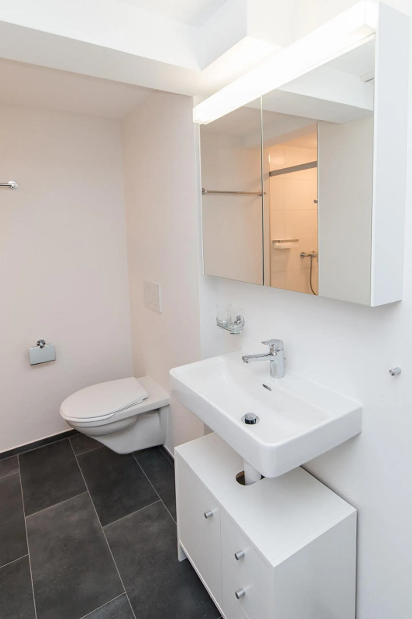 4-room apartment, completely renovated, very central - Photo 14 of 17