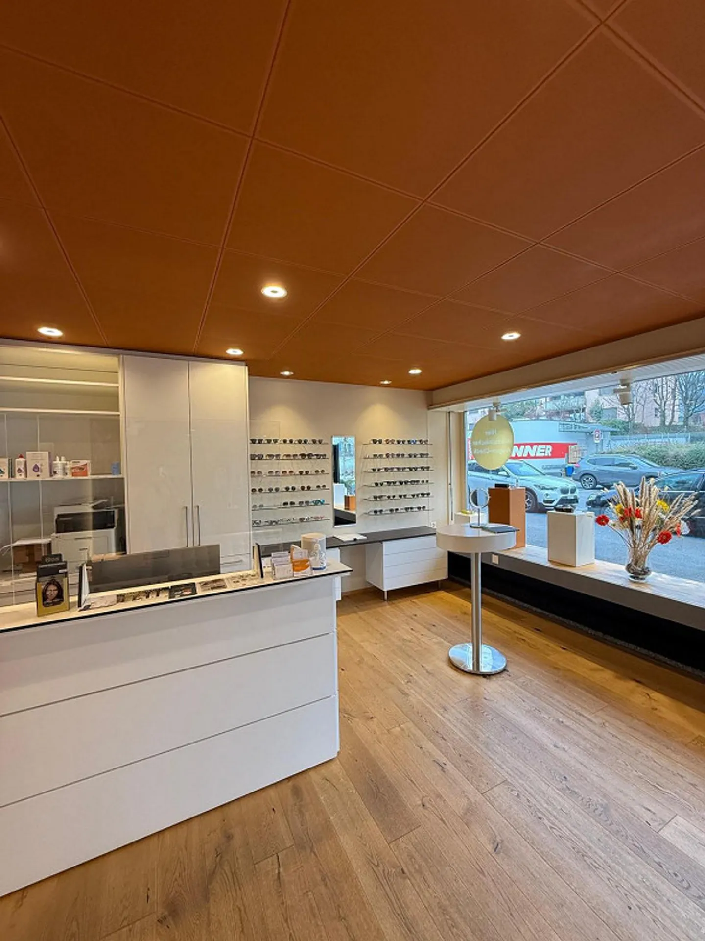 Spazio commerciale moderno in una posizione centrale - Foto 3 di 10