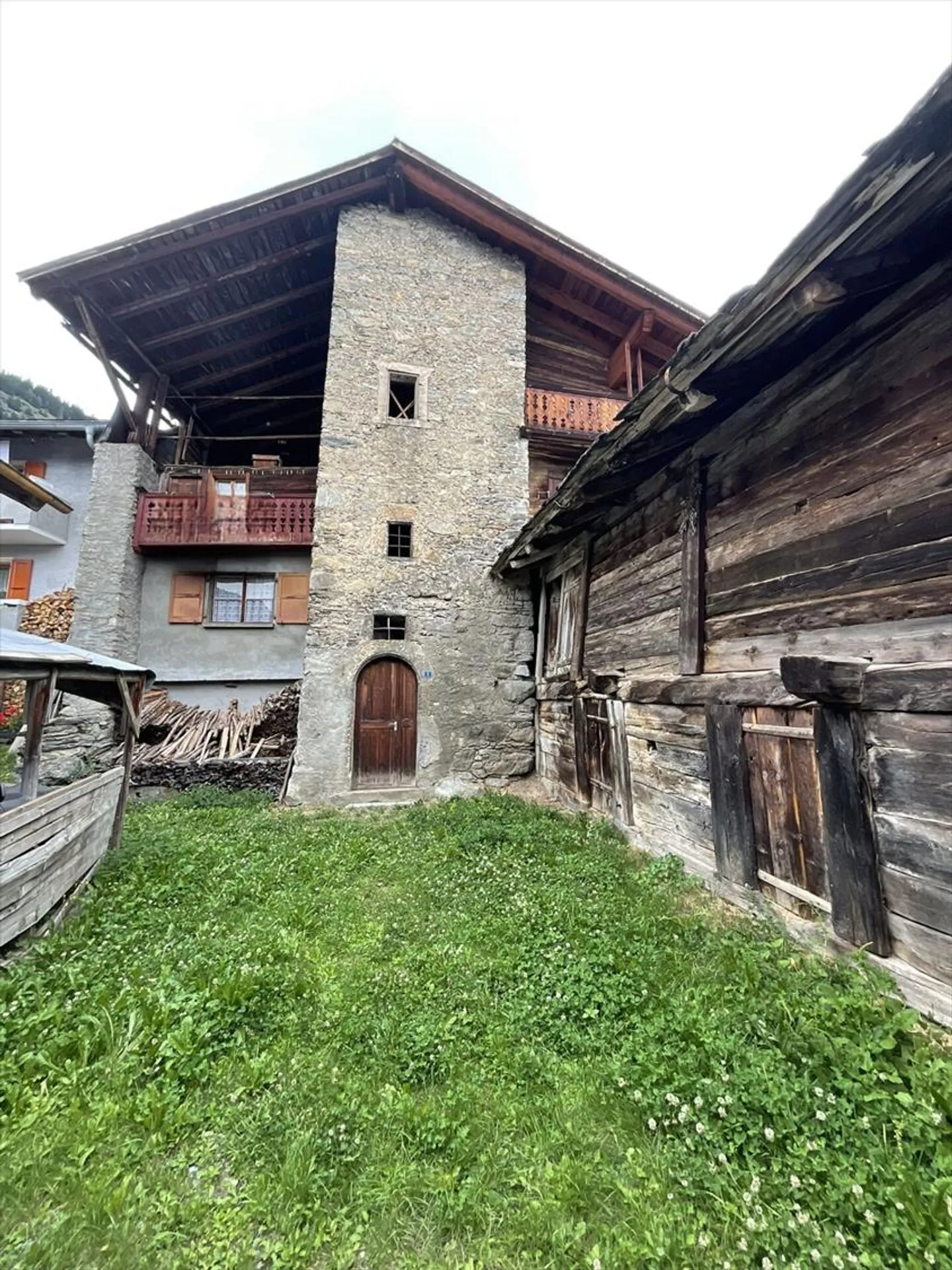 Village house and barn to renovate - Photo 5 of 13