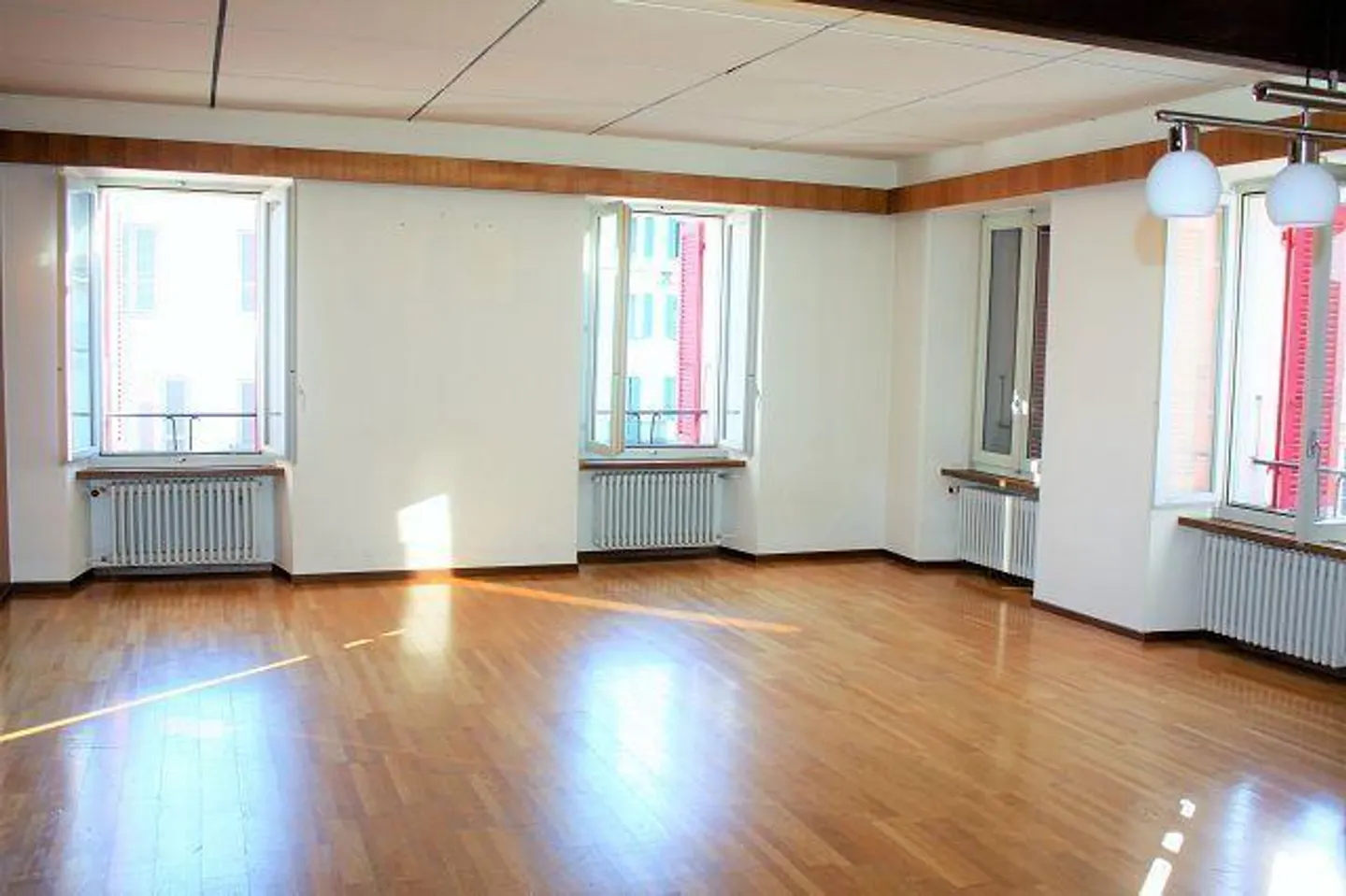 Casa plurifamiliare di 3 app.a reddito con terrazzi e garage / 3-Fa... - Foto 6 di 47