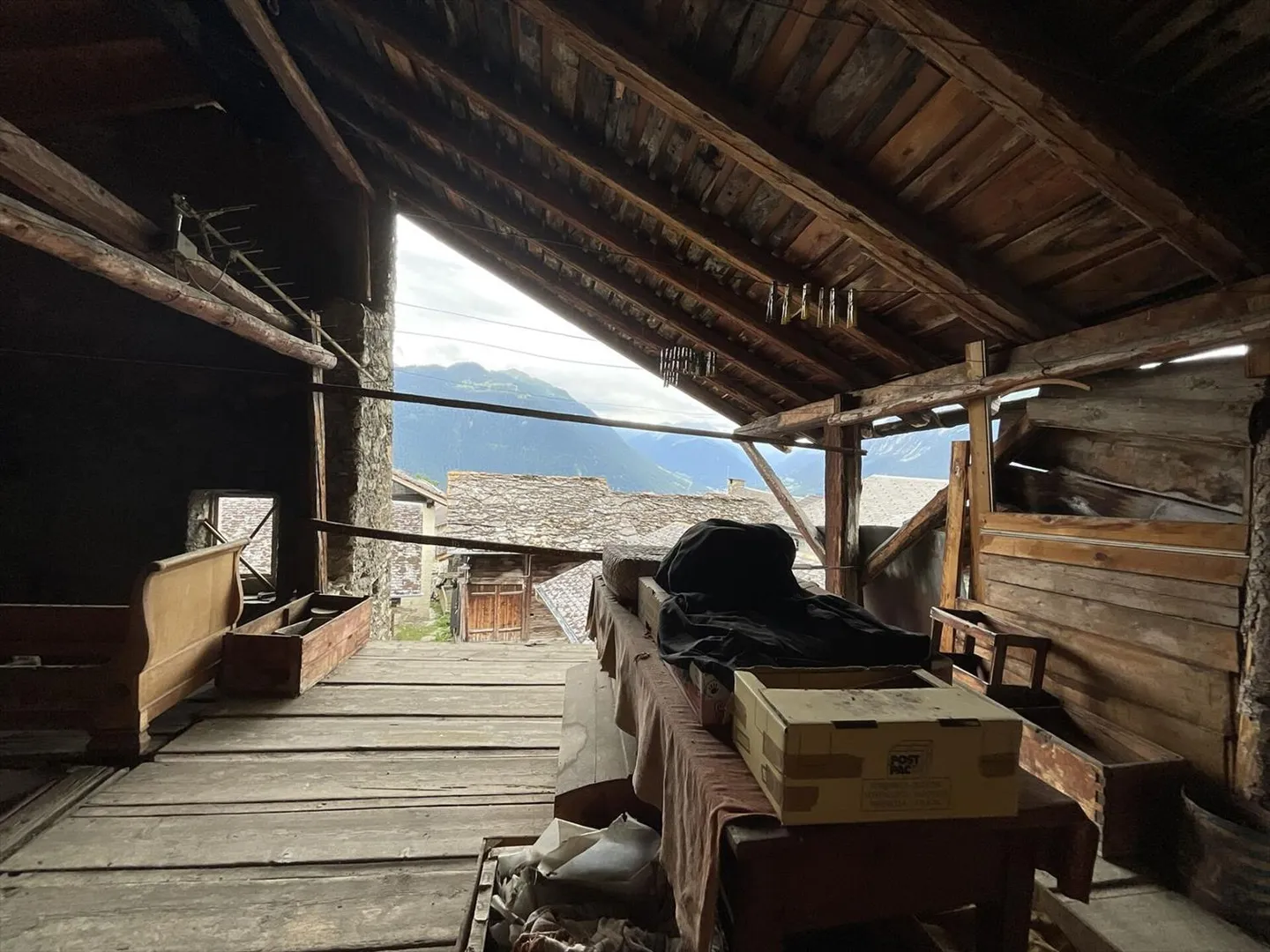Village house and barn to renovate - Photo 12 of 13