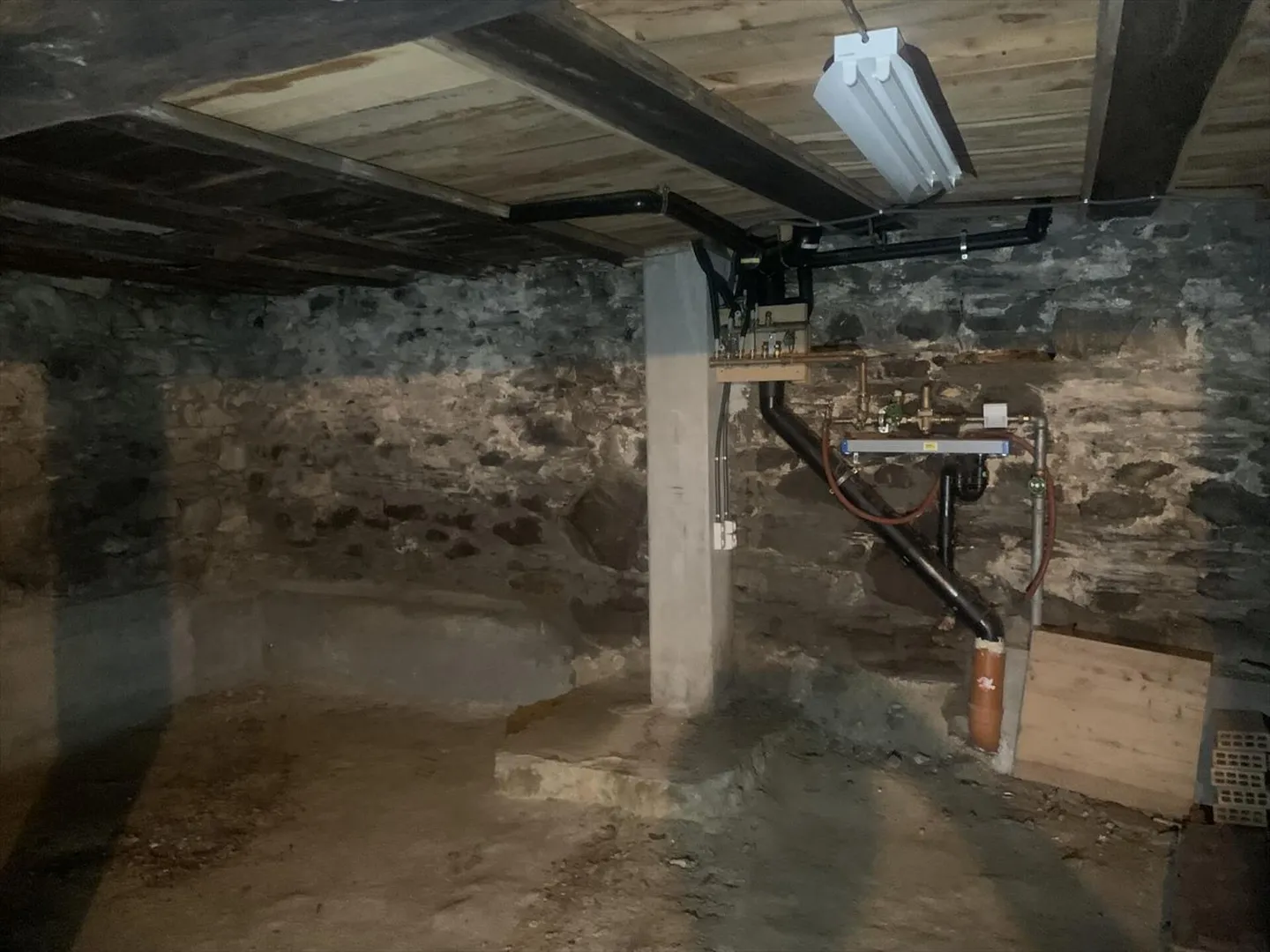 Village house and barn to renovate - Photo 13 of 13