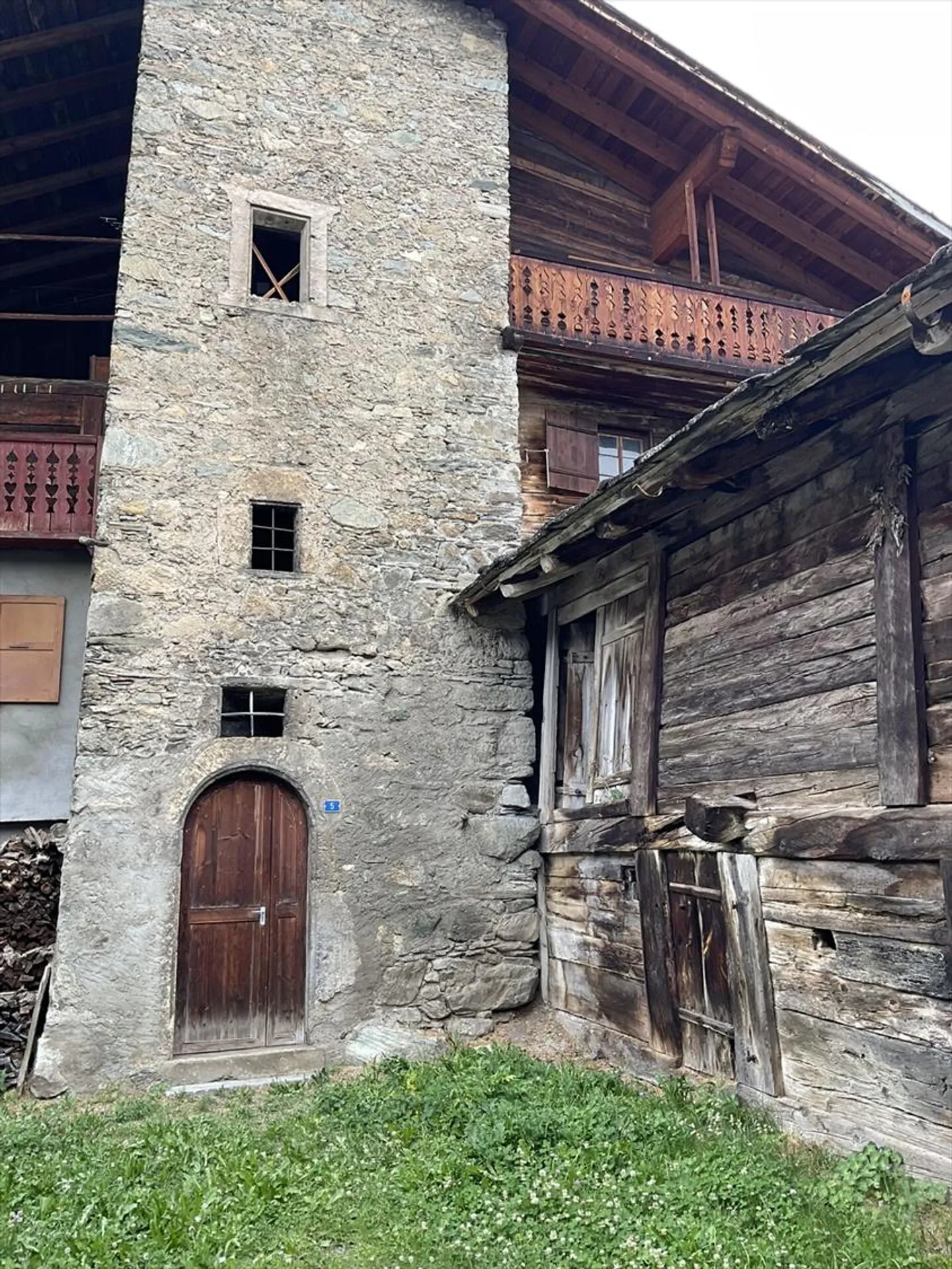 Village house and barn to renovate - Photo 7 of 13