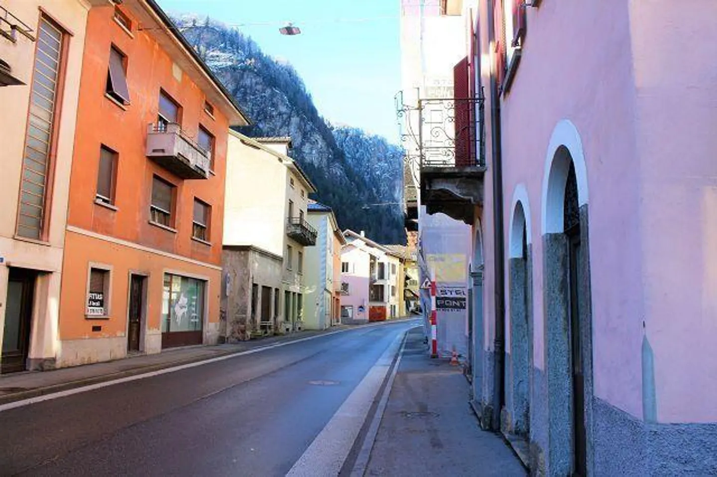 Casa plurifamiliare di 3 app.a reddito con terrazzi e garage / 3-Fa... - Foto 43 di 47