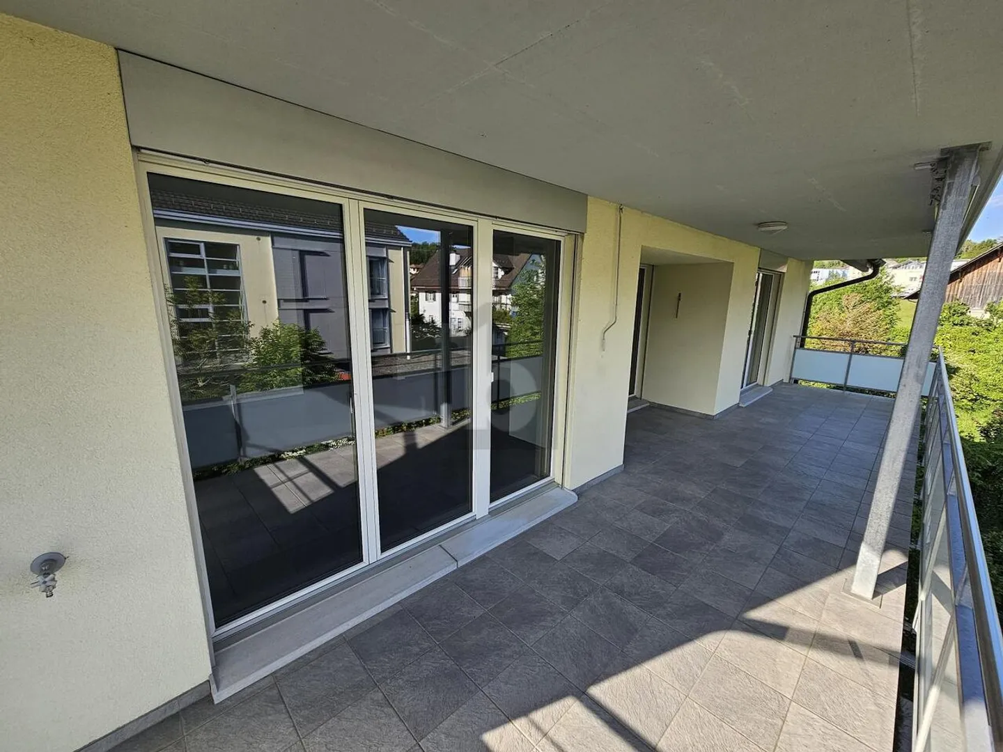 MODERNO CON BALCONE SOLEGGIATO - Foto 1 di 6