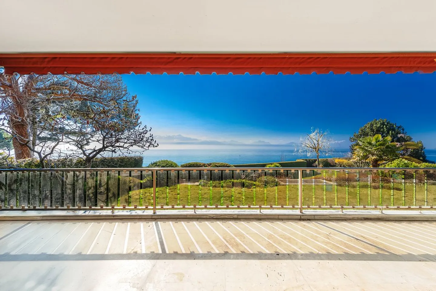 Exceptional apartment with feet in the water - Photo 1 of 11