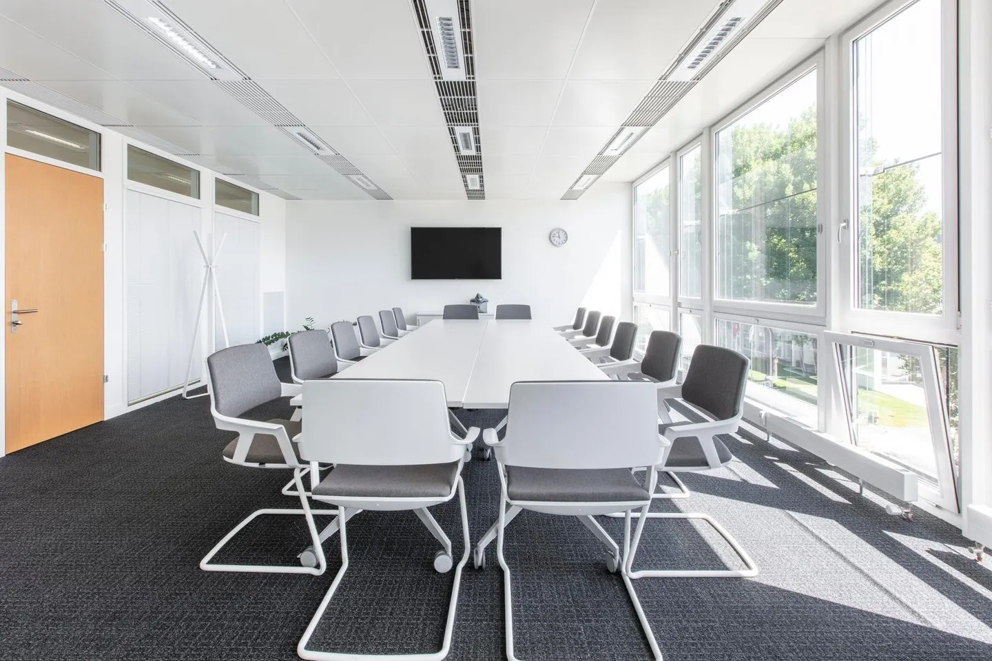 Bureau privé pour trois personnes à Regus Baarerstrasse - Photo 2 sur 9