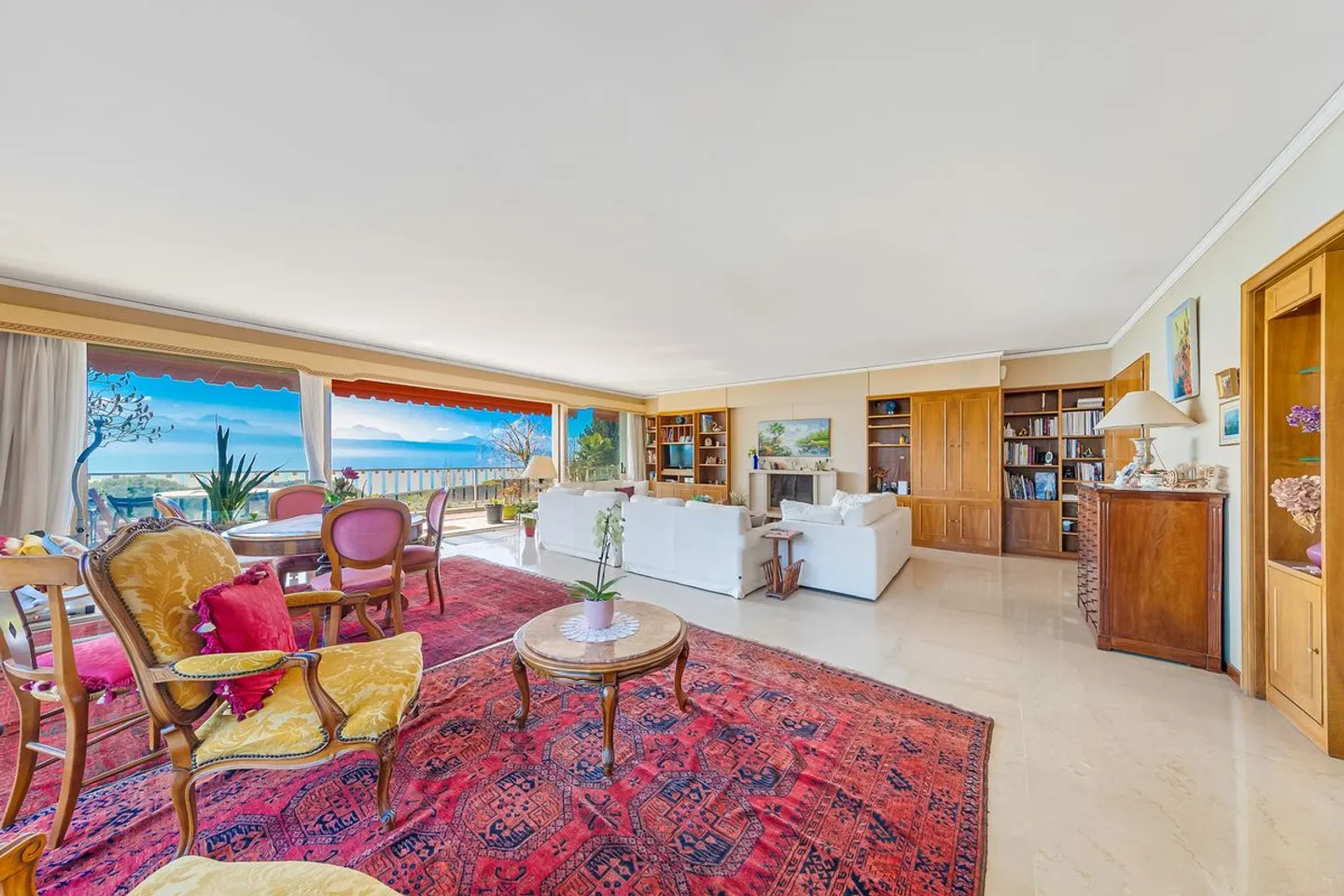 Exceptional apartment with feet in the water - Photo 6 of 11
