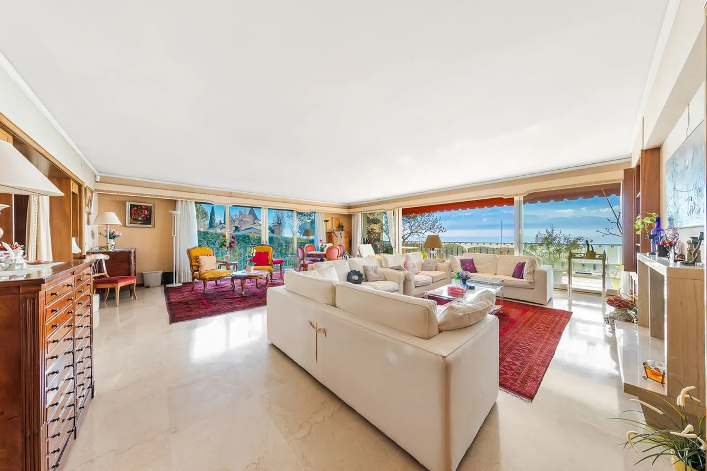 Exceptional apartment with feet in the water - Photo 8 of 11