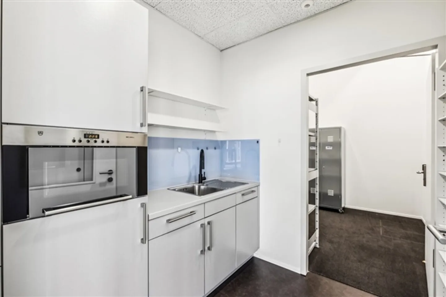 Modern Ground Floor Space in High-Quality Office Building in Steinhausen - Photo 7 of 7