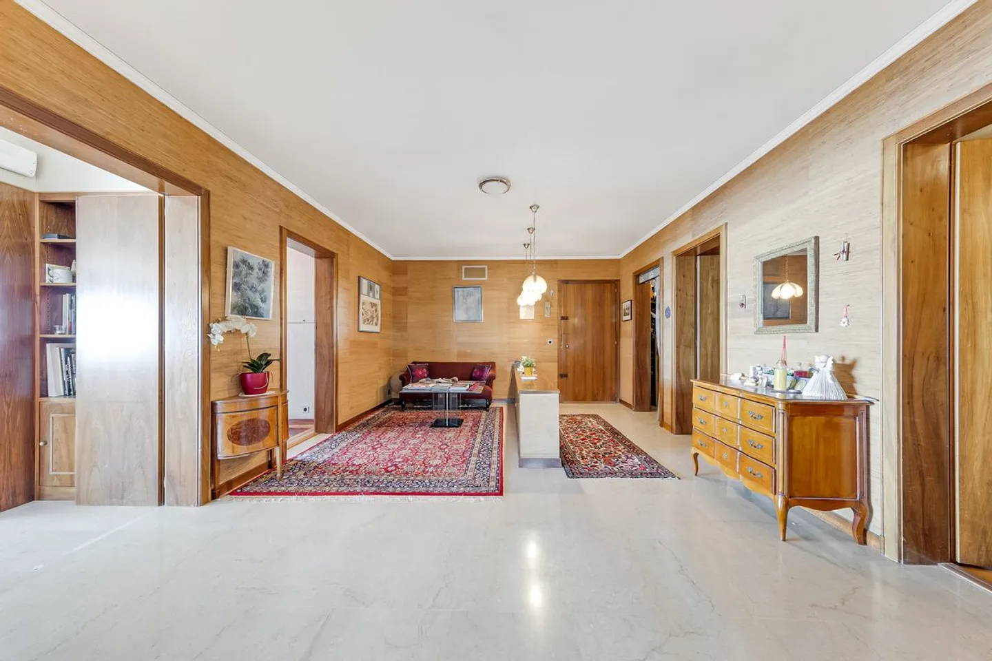 Exceptional apartment with feet in the water - Photo 10 of 11