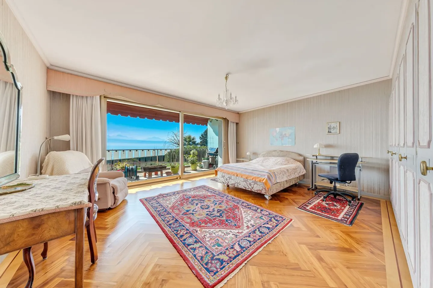 Exceptional apartment with feet in the water - Photo 11 of 11