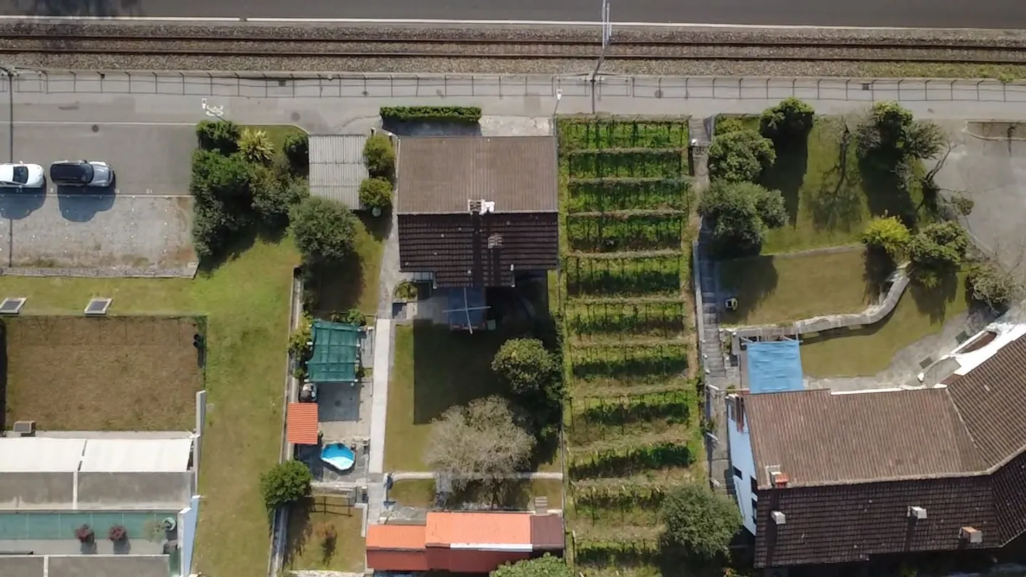 House with two apartments - Photo 14 of 15