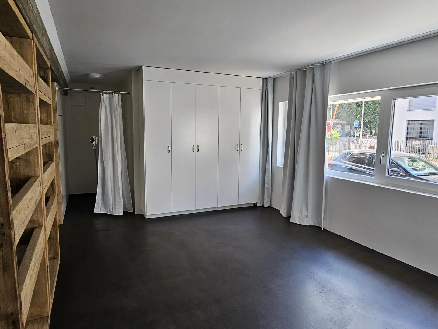 Vivere moderno ad Aegerten - studio nuovo con posto auto e area giardino - Foto 5 di 10