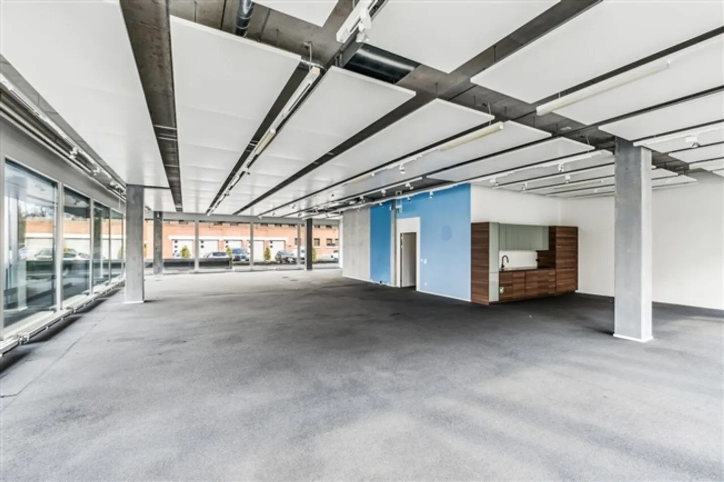 Espace au rez-de-chaussée moderne dans un immeuble de bureaux de haute qualité à Steinhausen - Photo 3 sur 7