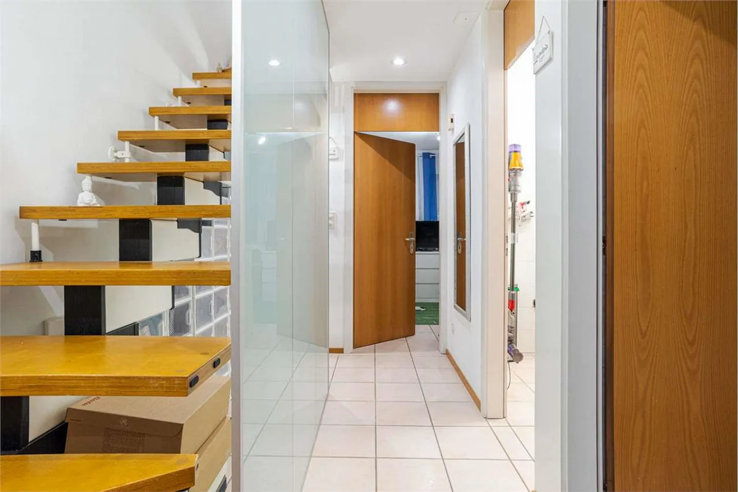 Triplex with partial lake view and private garden. - Photo 10 of 13