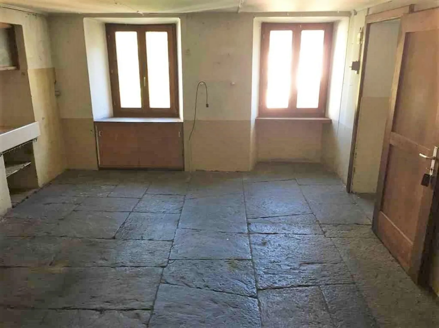 «grosses Dorfhaus zum Ausbauenmit Garten  / casa grande nel nucleo da ristrutturare con giardino» - Foto 6 von 19