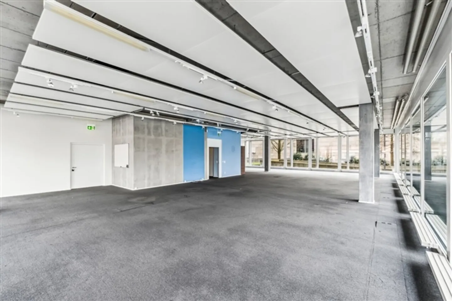 Espace au rez-de-chaussée moderne dans un immeuble de bureaux de haute qualité à Steinhausen - Photo 4 sur 7