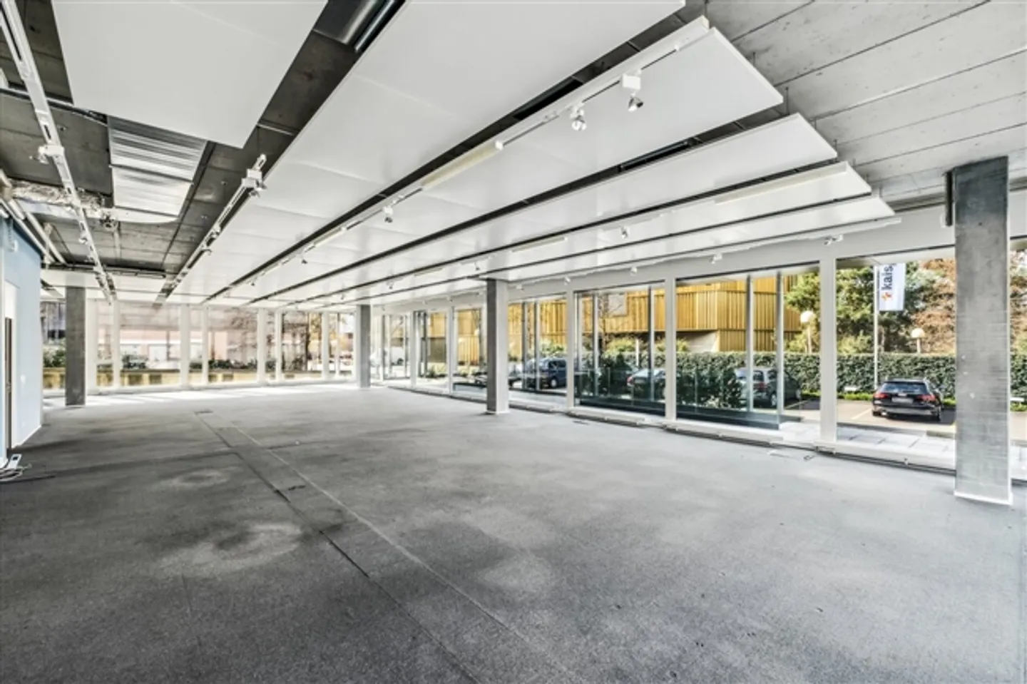 Espace au rez-de-chaussée moderne dans un immeuble de bureaux de haute qualité à Steinhausen - Photo 5 sur 7