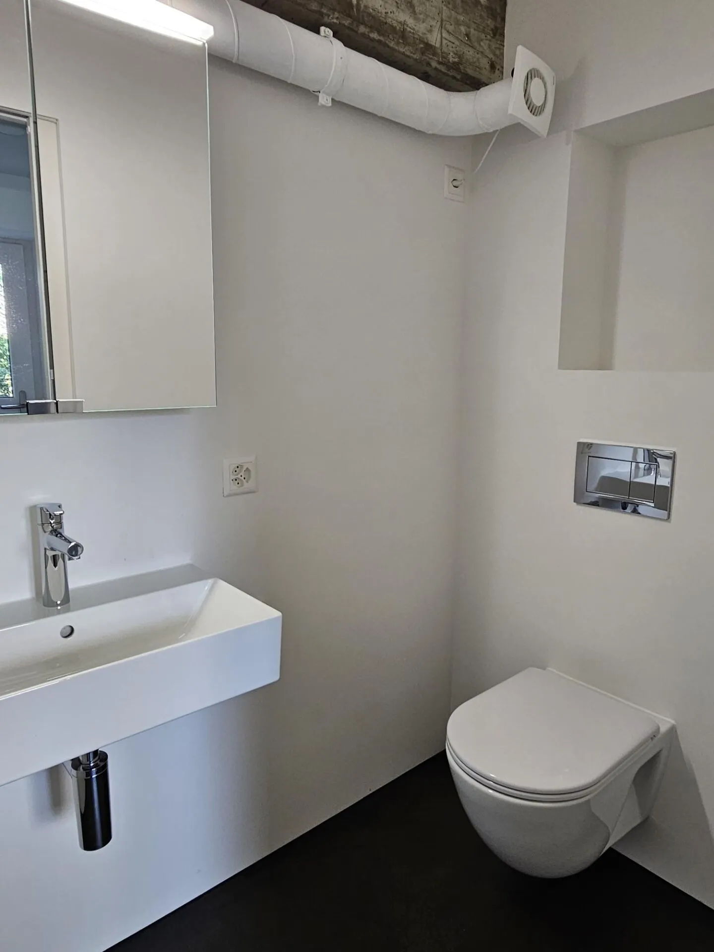 Vivere moderno ad Aegerten - studio nuovo con posto auto e area giardino - Foto 7 di 10