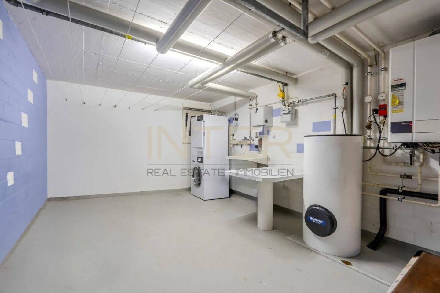 Emplacement ensoleillé en pente avec vue sur la verdure - Maison jumelée de 5,5 pièces - Photo 17 sur 20