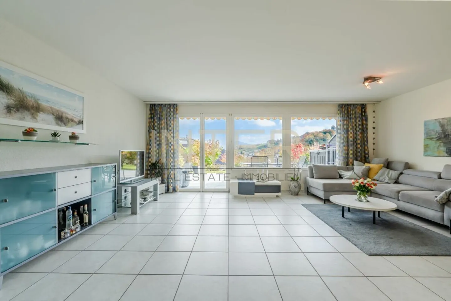 Emplacement ensoleillé en pente avec vue sur la verdure - Maison jumelée de 5,5 pièces - Photo 6 sur 20